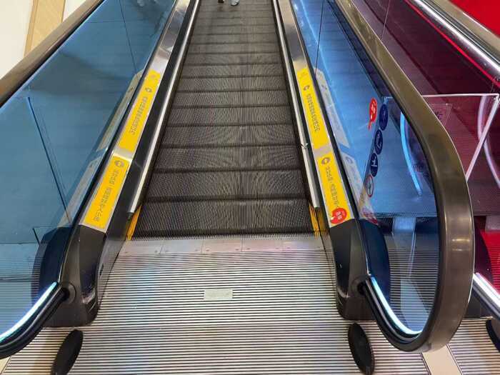 耐力板藍色-商場電梯檔板